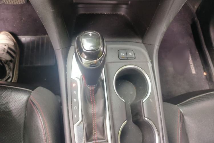 Used Chevrolet Equinox 2018 Redline 550T Automatic All-Wheel-Drive Trailblazer RS Edition Gear Lever