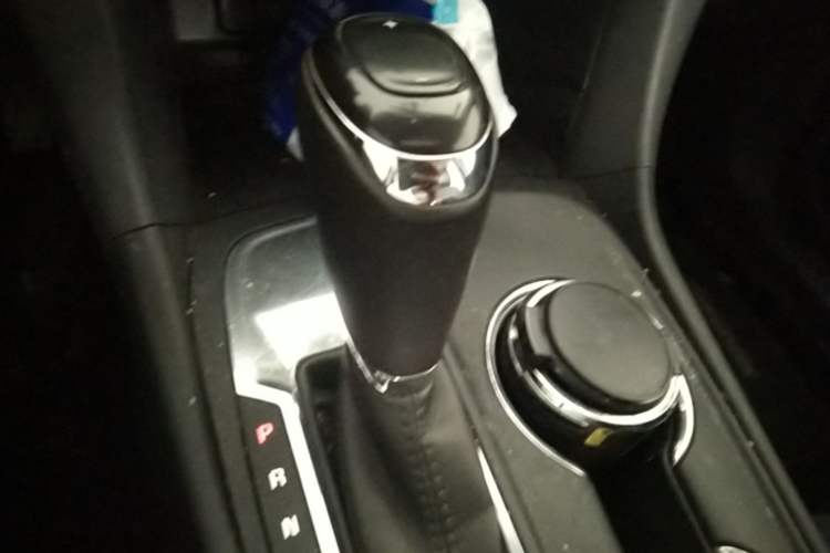 Used Chevrolet Equinox 2018 535T Automatic Chijie Edition Gear Lever