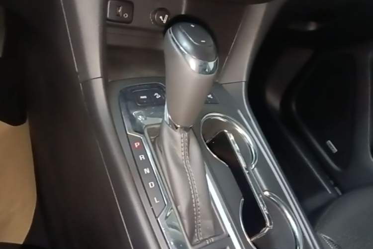 Used Chevrolet Equinox 2018 550T Automatic All-Wheel-Drive Boundary Edition Gear Lever