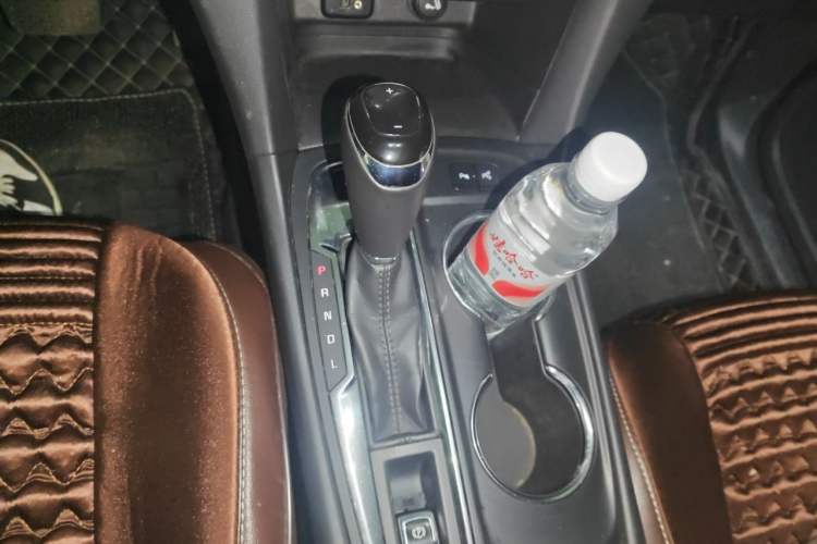 Used Chevrolet Equinox 2018 RS 550T Automatic All-Wheel-Drive Boundary Edition Gear Lever