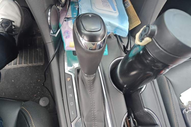 Used Chevrolet Equinox 2018 RS 550T Automatic All-Wheel-Drive Boundary Edition Gear Lever