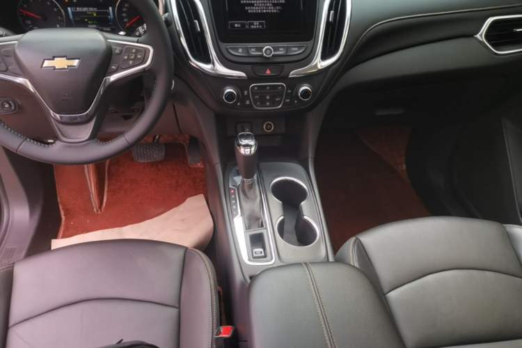 Used Chevrolet Equinox 2018 RS 550T Automatic All-Wheel-Drive Boundary Edition Gear Lever