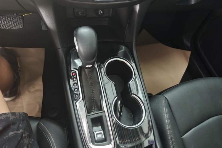 Used Chevrolet Equinox 2018 RS 550T Automatic All-Wheel-Drive Boundary Edition Gear Lever