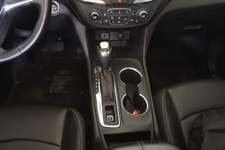 Used Chevrolet Equinox 2018 RS 550T Automatic All-Wheel-Drive Boundary Edition Gear Lever