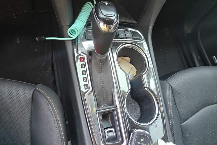 Used Chevrolet Equinox 2018 RS 550T Automatic All-Wheel-Drive Boundary Edition Gear Lever