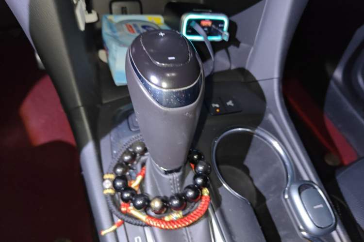 Used Chevrolet Equinox 2018 RS 550T Automatic All-Wheel-Drive Boundary Edition Gear Lever