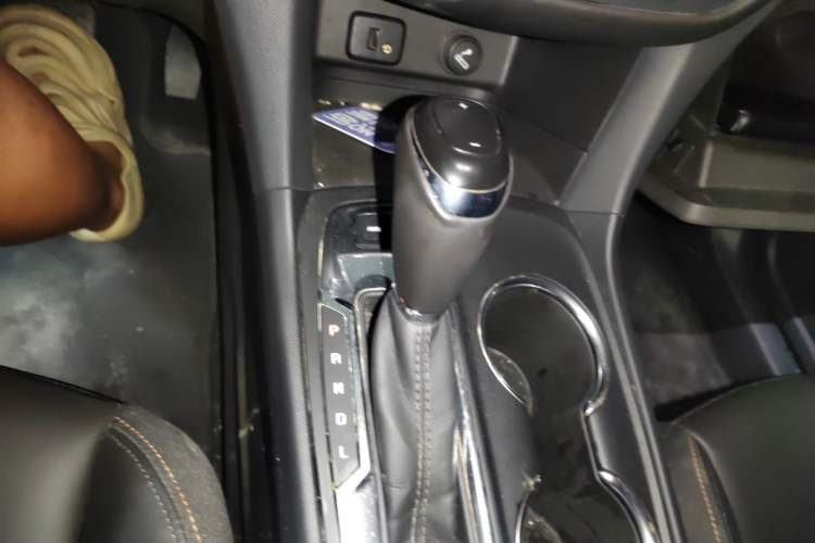 Used Chevrolet Equinox 2018 550T Automatic All-Wheel-Drive Explorer Edition Gear Lever