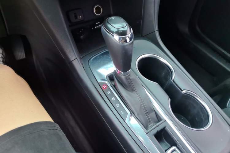 Used Chevrolet Equinox 2018 535T Automatic YuJie Edition Gear Lever