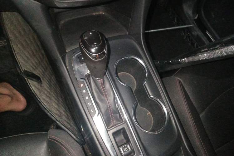 Used Chevrolet Equinox 2018 Redline 550T Automatic All-Wheel-Drive RS Edition Gear Lever