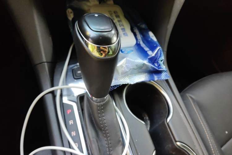 Used Chevrolet Equinox 2018 RS 550T Automatic All-Wheel-Drive Boundary Edition Gear Lever