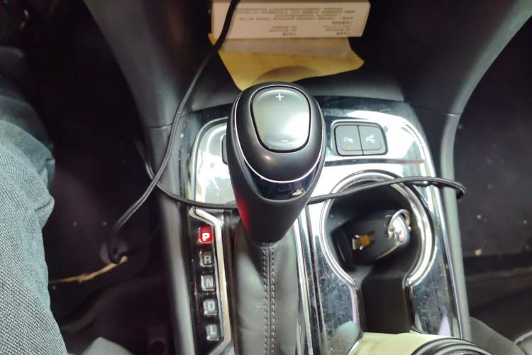 Used Chevrolet Equinox 2018 RS 550T Automatic All-Wheel-Drive Boundary Edition Gear Lever