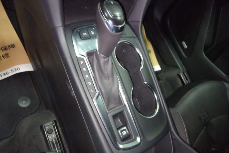 Used Chevrolet Equinox 2018 RS 550T Automatic All-Wheel-Drive Boundary Edition Gear Lever