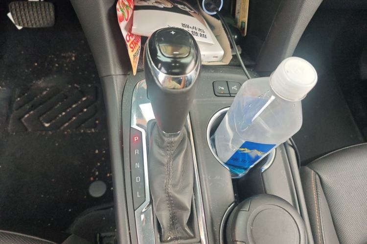 Used Chevrolet Equinox 2018 RS 550T Automatic All-Wheel-Drive Boundary Edition Gear Lever