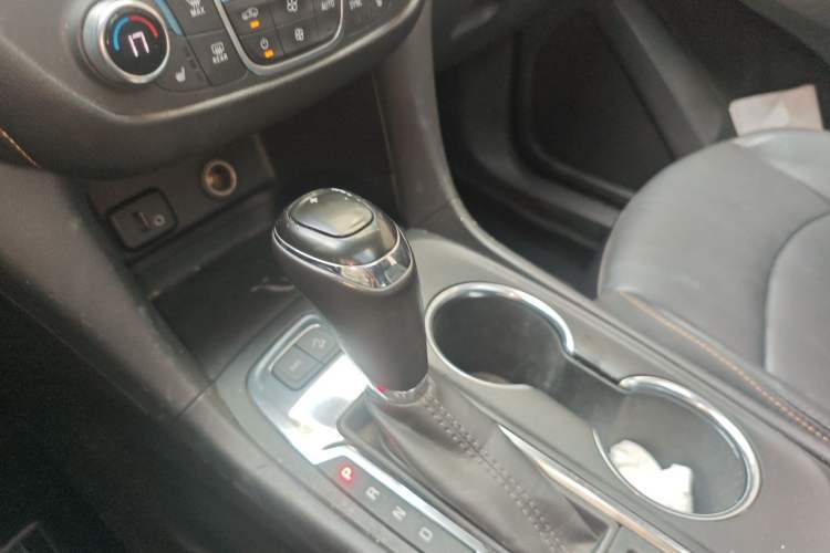 Used Chevrolet Equinox 2018 550T Automatic All-Wheel-Drive Explorer Edition Gear Lever