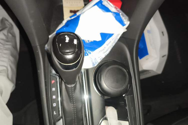 Used Chevrolet Equinox 2018 RS 550T Automatic All-Wheel-Drive Boundary Edition Gear Lever