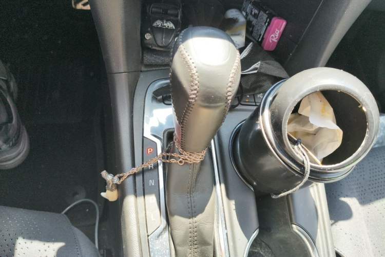 Used Chevrolet Equinox 2018 RS 550T Automatic All-Wheel-Drive Boundary Edition Gear Lever