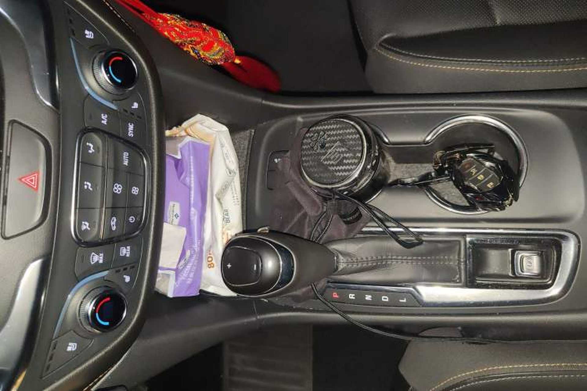 Used Chevrolet Equinox 2018 RS 550T Automatic All-Wheel-Drive Boundary Edition Gear Lever