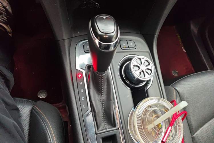 Used Chevrolet Equinox 2018 RS 550T Automatic All-Wheel-Drive Boundary Edition Gear Lever