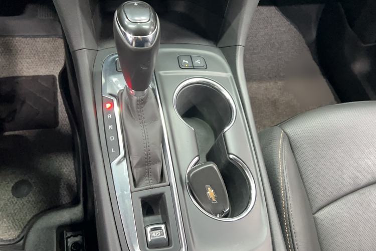 Used Chevrolet Equinox 2018 RS 550T Automatic All-Wheel-Drive Boundary Edition Gear Lever
