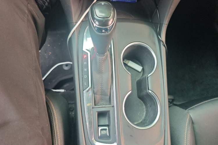 Used Chevrolet Equinox 2018 RS 550T Automatic All-Wheel-Drive Boundary Edition Gear Lever