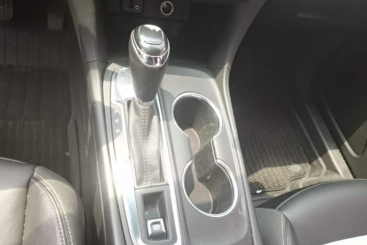 Used Chevrolet Equinox 2018 535T Automatic YuJie Edition Gear Lever