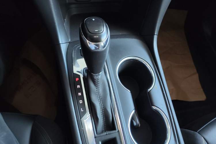 Used Chevrolet Equinox 2018 RS 550T Automatic All-Wheel-Drive Boundary Edition Gear Lever