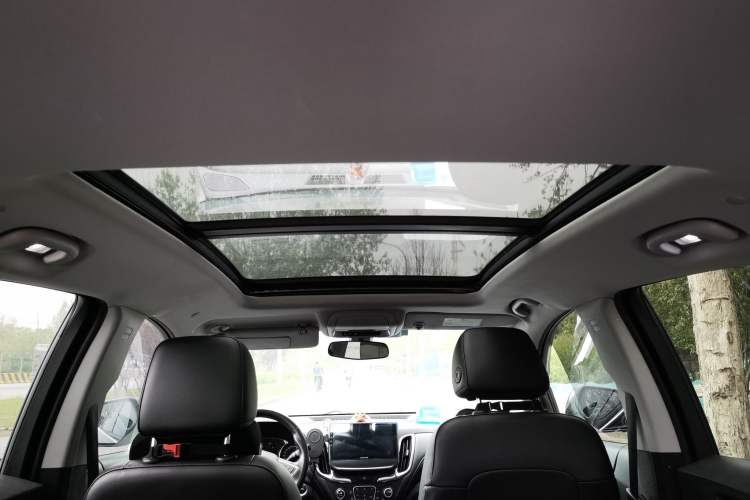 Used Chevrolet Equinox 2018 RS 550T Automatic All-Wheel-Drive Boundary Edition Headliner