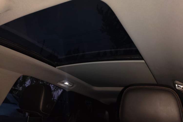Used Chevrolet Equinox 2018 RS 550T Automatic All-Wheel-Drive Boundary Edition Headliner
