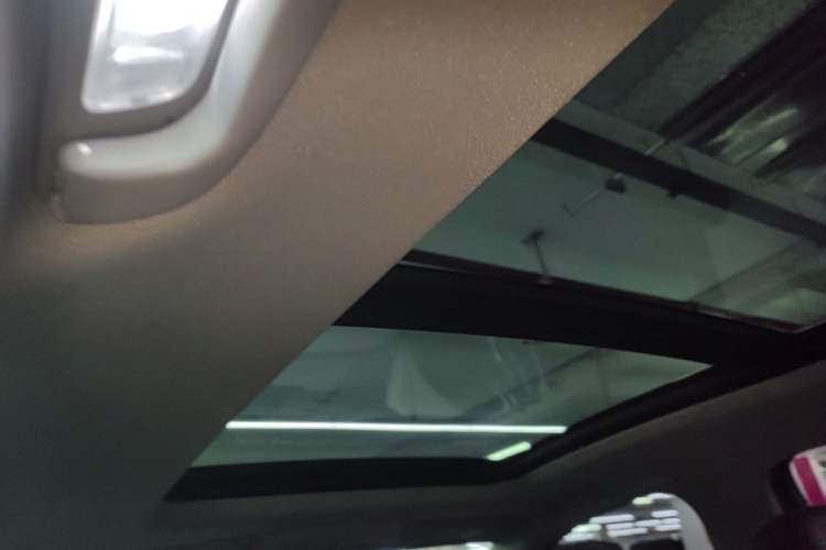 Used Chevrolet Equinox 2018 Redline 550T Automatic All-Wheel-Drive RS Edition Headliner