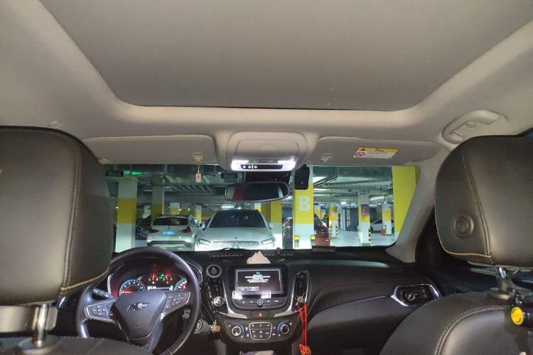 Used Chevrolet Equinox 2018 RS 550T Automatic All-Wheel-Drive Boundary Edition Headliner
