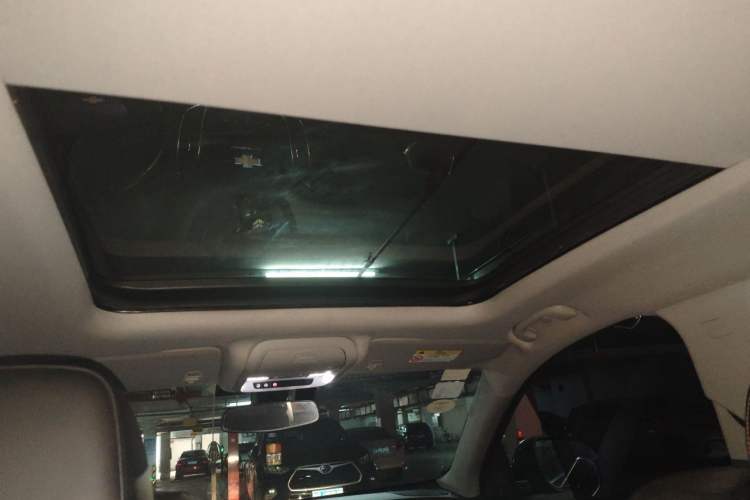 Used Chevrolet Equinox 2018 RS 550T Automatic All-Wheel-Drive Boundary Edition Headliner