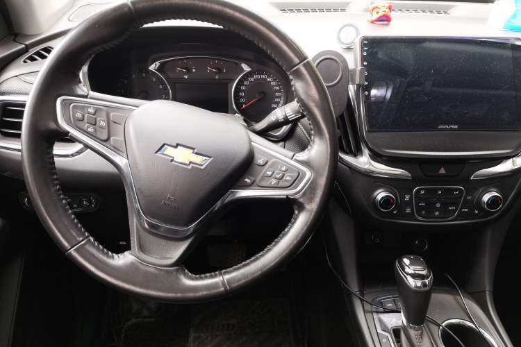 Used Chevrolet Equinox 2018 RS 550T Automatic All-Wheel-Drive Boundary Edition Interior 2