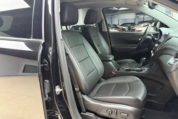 Used Chevrolet Equinox 2018 RS 550T Automatic All-Wheel-Drive Boundary Edition Interior 6