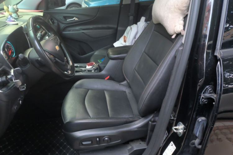 Used Chevrolet Equinox 2018 RS 550T Automatic All-Wheel-Drive Boundary Edition Left Front Seat