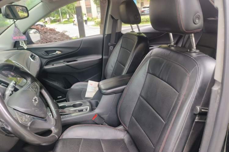 Used Chevrolet Equinox 2018 Redline 550T Automatic All-Wheel-Drive Trailblazer RS Edition Left Front Seat