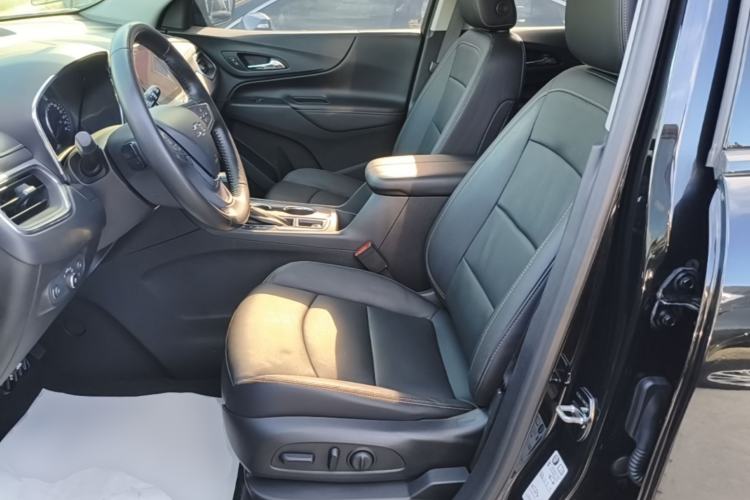 Used Chevrolet Equinox 2018 RS 550T Automatic All-Wheel-Drive Boundary Edition Left Front Seat