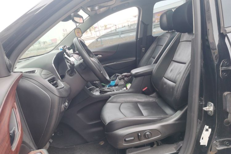 Used Chevrolet Equinox 2018 RS 550T Automatic All-Wheel-Drive Boundary Edition Left Front Seat