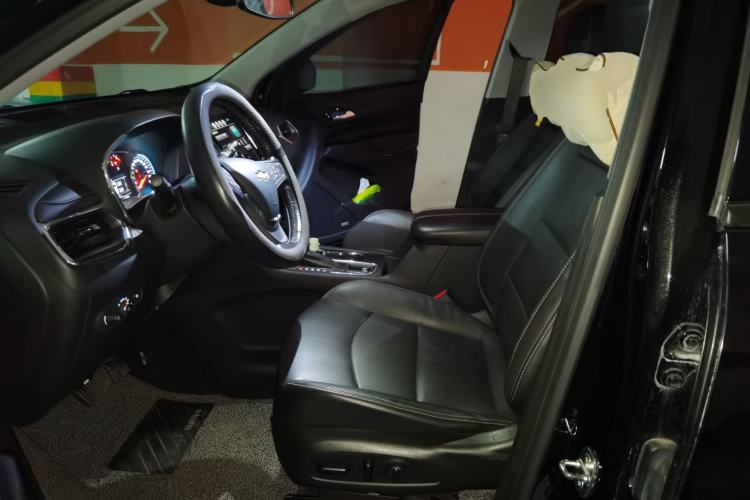 Used Chevrolet Equinox 2018 RS 550T Automatic All-Wheel-Drive Boundary Edition Left Front Seat