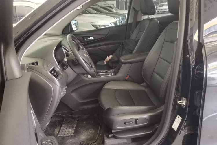 Used Chevrolet Equinox 2018 RS 550T Automatic All-Wheel-Drive Boundary Edition Left Front Seat