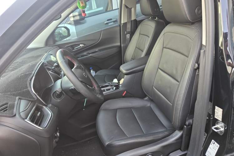 Used Chevrolet Equinox 2018 RS 550T Automatic All-Wheel-Drive Boundary Edition Left Front Seat