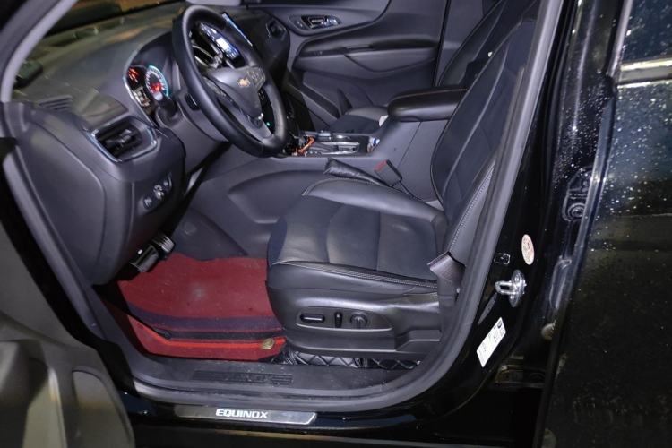 Used Chevrolet Equinox 2018 RS 550T Automatic All-Wheel-Drive Boundary Edition Left Front Seat