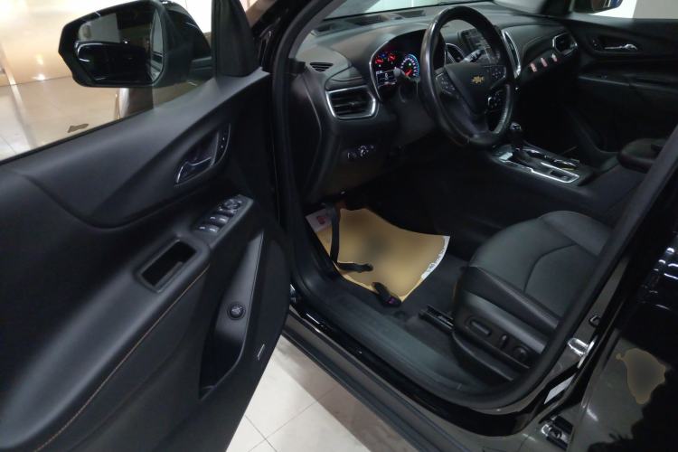 Used Chevrolet Equinox 2018 RS 550T Automatic All-Wheel-Drive Boundary Edition Left Front Seat
