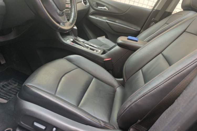 Used Chevrolet Equinox 2018 550T Automatic All-Wheel-Drive Explorer Edition Left Front Seat