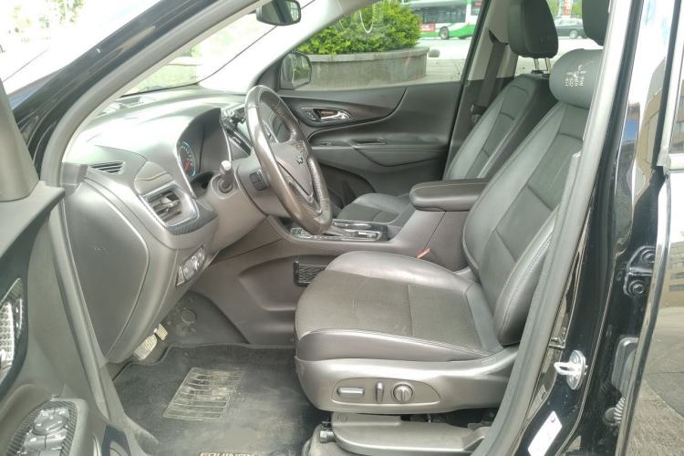 Used Chevrolet Equinox 2018 RS 550T Automatic All-Wheel-Drive Boundary Edition Left Front Seat