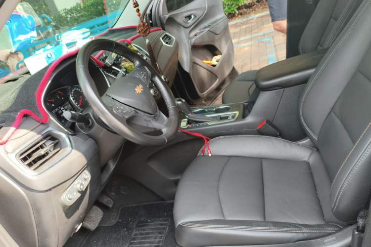 Used Chevrolet Equinox 2018 RS 550T Automatic All-Wheel-Drive Boundary Edition Left Front Seat