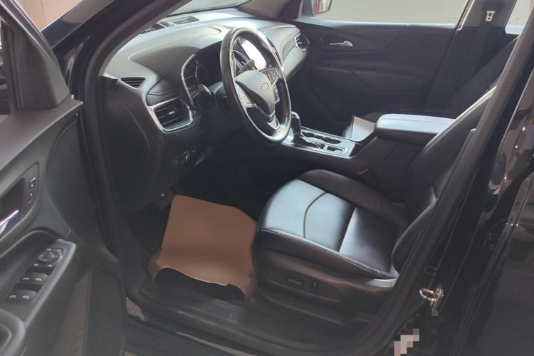 Used Chevrolet Equinox 2018 RS 550T Automatic All-Wheel-Drive Boundary Edition Left Front Seat