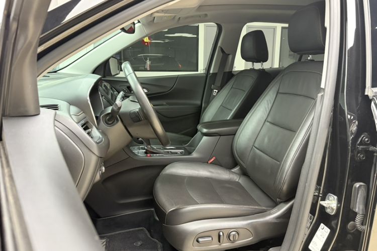 Used Chevrolet Equinox 2018 RS 550T Automatic All-Wheel-Drive Boundary Edition Left Front Seat