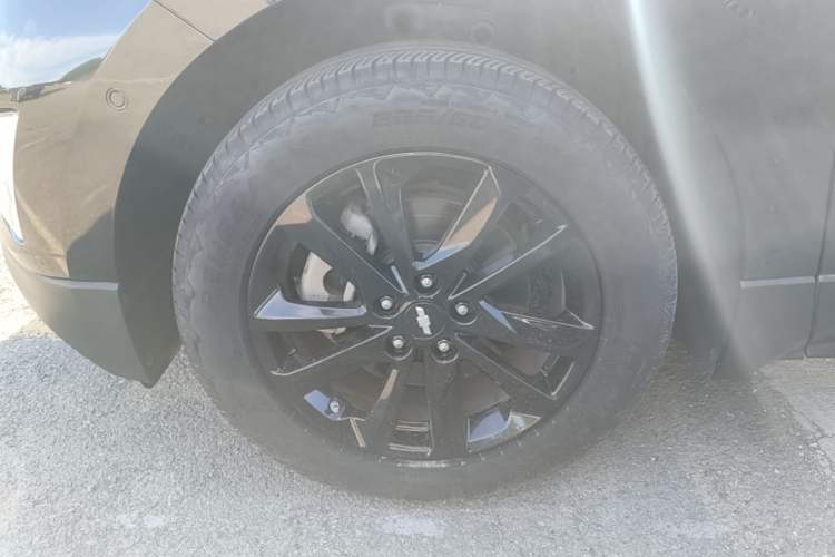 Used Chevrolet Equinox 2018 RS 550T Automatic All-Wheel-Drive Boundary Edition Left Front Wheel Hub