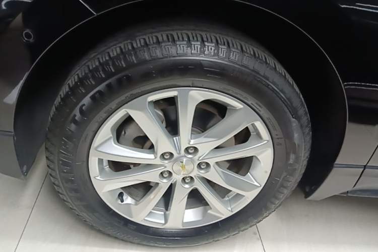 Used Chevrolet Equinox 2018 550T Automatic All-Wheel-Drive Boundary Edition Left Front Wheel Hub