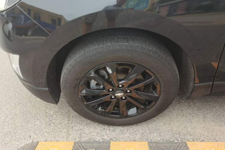 Used Chevrolet Equinox 2018 RS 550T Automatic All-Wheel-Drive Boundary Edition Left Front Wheel Hub